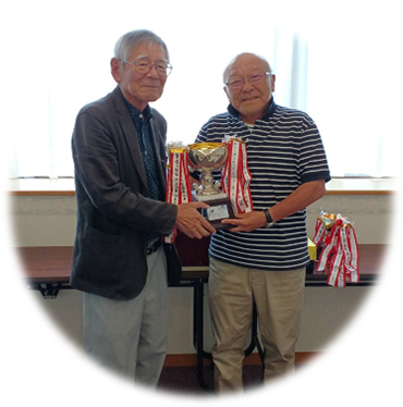 プレゼンター　桐生さん　　優勝 知事杯　大塚さん