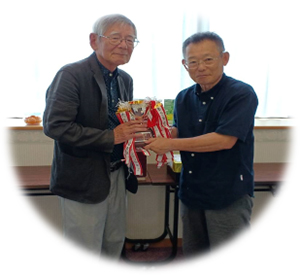 プレゼンター　桐生さん　　準優勝 理事長杯　酒井さん