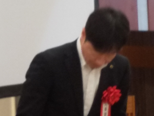 来賓紹介　小出人事課長