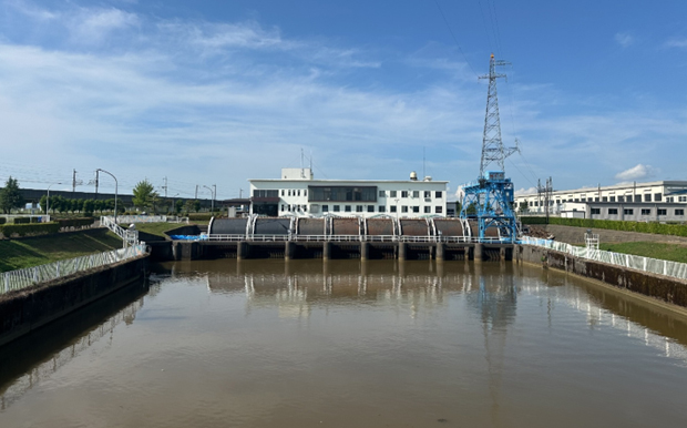 刈谷田川右岸排水機場全景