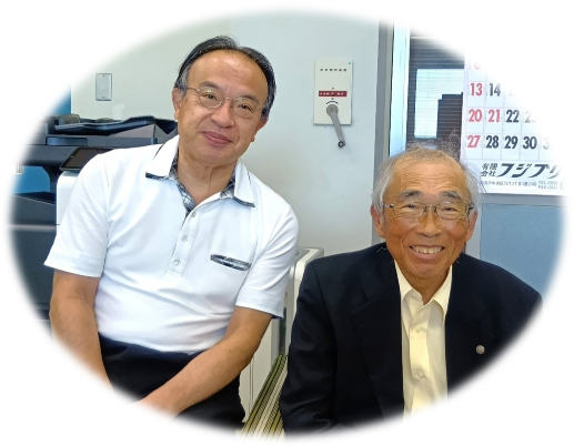 会員の小柴 昭彦さん（右）来訪