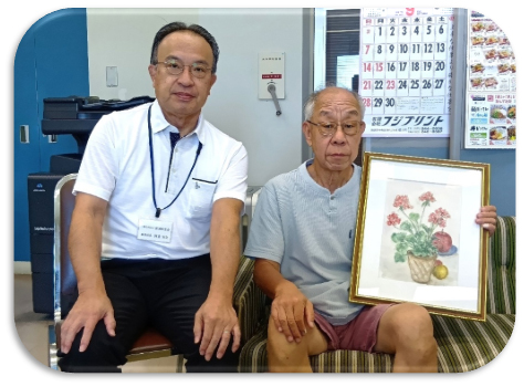 会員の鈴木　和夫さん（右）来訪