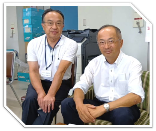 会員の三木　公一さん（右）来訪